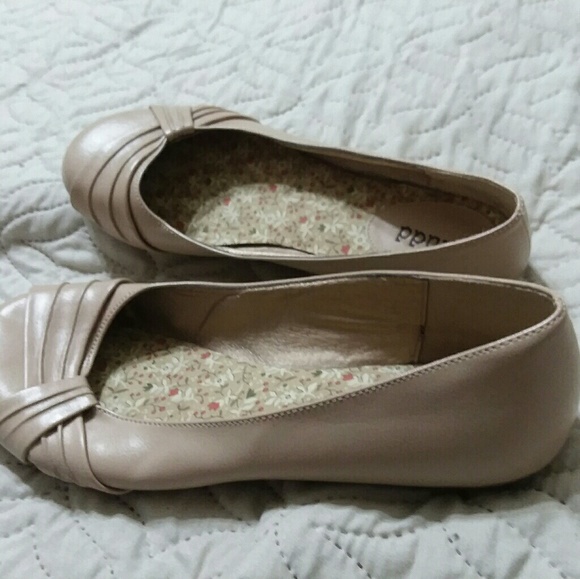 Mudd Cream Tan Comfy Flats Dress Shoes 8.5 - Picture 3 of 4